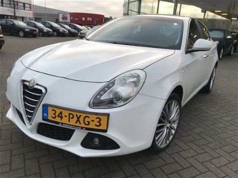 Alfa Romeo Giulietta - 1.4 T Distinctive Navi Cruise Telefoon Parkeersensoren - 1