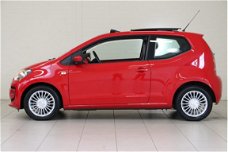 Volkswagen Up! - 1.0 high up BlueMotion PANORAMA + NAVIGATIE + LM VELGEN + CRUISE