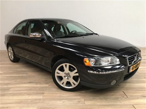 Volvo S60 - 2.4 Drivers Edition CLIMA / XENON / LEDER+STOELVERW / TREKHAAK AFN / PDC / LMV / CRUISE - 1