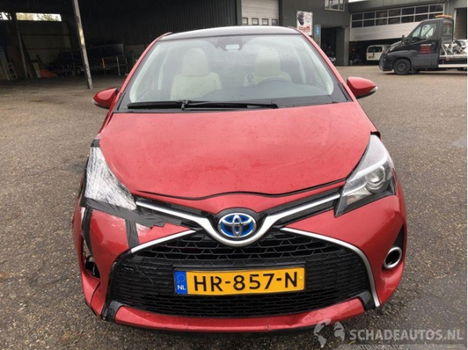 Toyota Yaris - 1.5 88pk hybride aut dynamic - pano - leer - clima - adaptive cruise - cam. - line as - 1