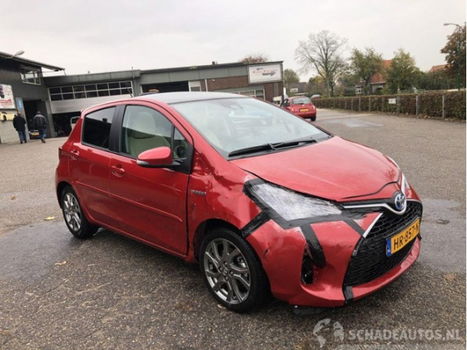 Toyota Yaris - 1.5 88pk hybride aut dynamic - pano - leer - clima - adaptive cruise - cam. - line as - 1