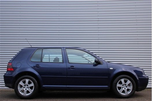 Volkswagen Golf - 1.6 Highline / AUTOMAAT / CLIMATE / CRUISE / PDC - 1