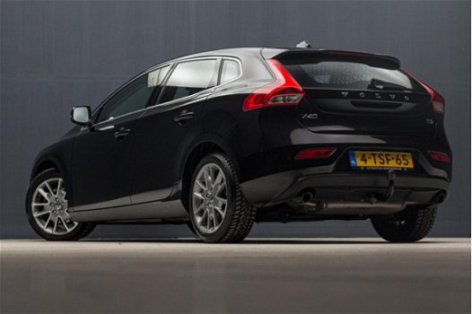 Volvo V40 - 1.6 T3 150PK Momentum Sport (NAVIGATIE, DIGITAL COCKPIT, TELEFOON, CRUISE, SPORTSTOELEN, - 1