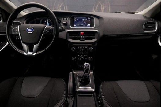 Volvo V40 - 1.6 T3 150PK Momentum Sport (NAVIGATIE, DIGITAL COCKPIT, TELEFOON, CRUISE, SPORTSTOELEN, - 1