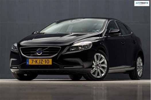 Volvo V40 - 1.6 D2 Momentum (NAVIGATIE, CRUISE, KEYLESS, CAMERA, DIGITAL COCKPIT, PDC, TELEFOON, LM - 1