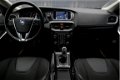 Volvo V40 - 1.6 D2 Momentum (NAVIGATIE, CRUISE, KEYLESS, CAMERA, DIGITAL COCKPIT, PDC, TELEFOON, LM - 1 - Thumbnail