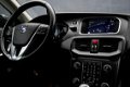Volvo V40 - 1.6 D2 Momentum (NAVIGATIE, CRUISE, KEYLESS, CAMERA, DIGITAL COCKPIT, PDC, TELEFOON, LM - 1 - Thumbnail