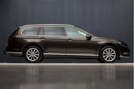 Volkswagen Passat Variant - 1.6 TDI Highline Sport Automaat (PANO DAK, GROOT NAVI, LEDER, ADAP CRUIS - 1