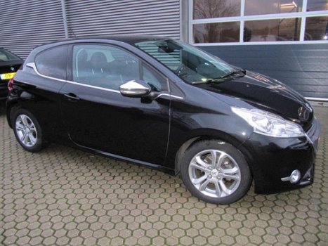 Peugeot 208 - 1.6 allure 120 PK, navigatie, pdc, - 1