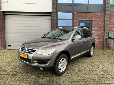 Volkswagen Touareg - 1