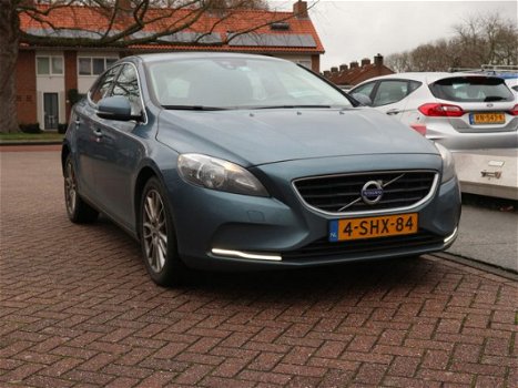 Volvo V40 - 1.6 D2 115pk Summum Leder Navigatie Trekhaak Winterbandenset - 1