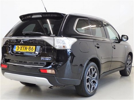 Mitsubishi Outlander - 2.0 PHEV Instyle X-Line | Achteruitrijcamera | BI-Xenon | Keyless | DAB | Cru - 1