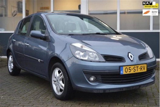 Renault Clio - 1.2-16V Team Spirit 5 deurs AIRCO APK NAP - 1