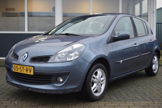 Renault Clio - 1.2-16V Team Spirit 5 deurs AIRCO APK NAP - 1