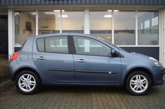 Renault Clio - 1.2-16V Team Spirit 5 deurs AIRCO APK NAP - 1