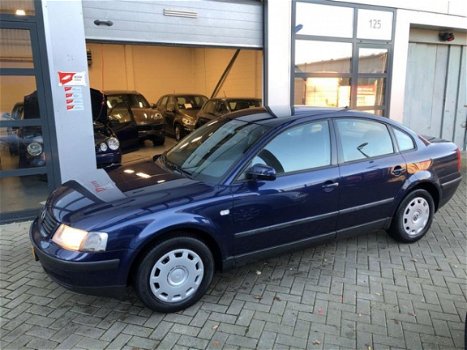 Volkswagen Passat - 1.9 TDI Comfortline - 1