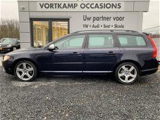 Volvo V70 - 2.5FT Momentum R-DESIGN LEDER/TREKHAAK/STOELVERW