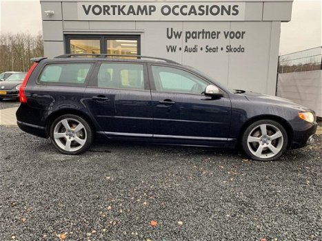 Volvo V70 - 2.5FT Momentum R-DESIGN LEDER/TREKHAAK/STOELVERW - 1