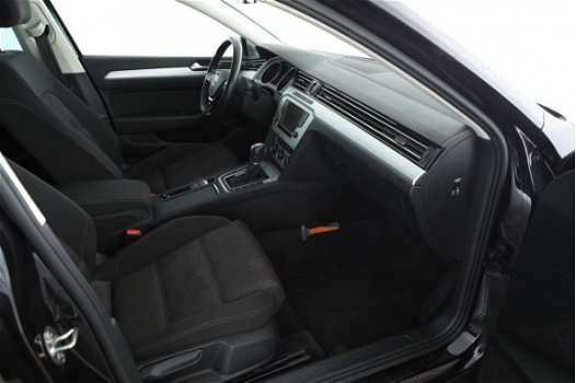 Volkswagen Passat Variant - 1.6 TDI Connected Series Automaat | NAVI | LED | Sportstoelen | Trekhaak - 1