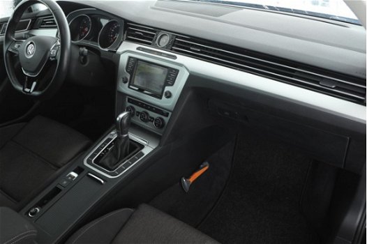 Volkswagen Passat Variant - 1.6 TDI Connected Series Automaat | NAVI | LED | Sportstoelen | Trekhaak - 1