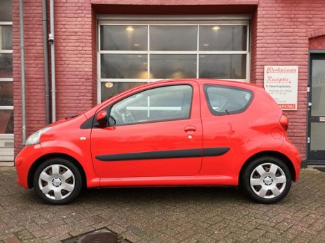 Toyota Aygo - 1.0-12V + Nieuwe APK, Grote beurt, Elek ramen, airco, boekjes, NAP, Nl auto - 1