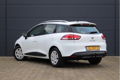 Renault Clio Estate - 1.5 dCi ECO Expression (NAVIGATIE, AIRCO, PDC, TREKHAAK, BLUETOOTH, 1e EIGENAA - 1 - Thumbnail