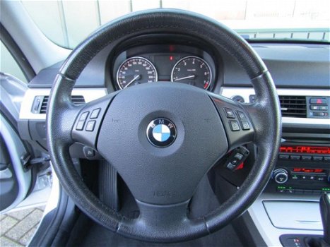 BMW 3-serie Touring - 320i Automaat Clima, Stoelverw, Nwe Dis Ketting, Cruise Control - 1