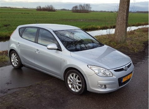 Hyundai i30 - 1.6 CRDi Dynamic Lux/Nap/Iso/Aux, Usb etc - 1