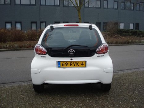 Toyota Aygo - 1.0-12V Dynamic Navigator - 1