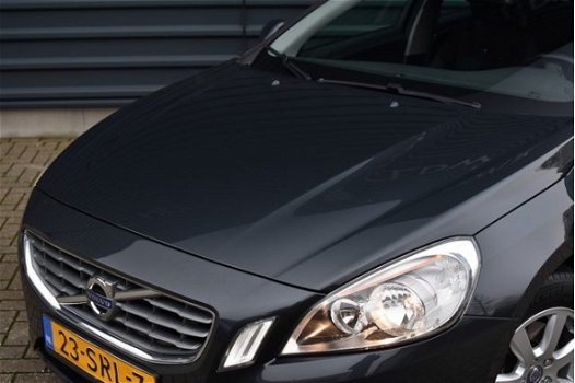 Volvo V60 - 1.6 T3 Business | Navigatie | NAP | Cruise | PDC - 1