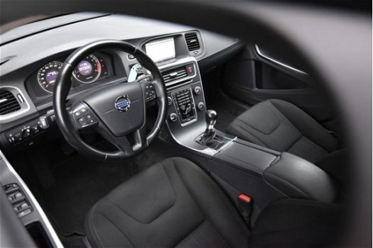 Volvo V60 - 1.6 T3 Kinetic | Navigatie | Dealeronderhouden | Cruise-Control | NAP - 1