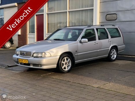 Volvo V70 - 2.5 D Comfort AIRCO APK NAP LEDER RIJD PERFECT - 1