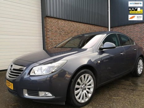 Opel Insignia - 2.0 T Cosmo - Automaat / Xenon / Leer / Navi - 1