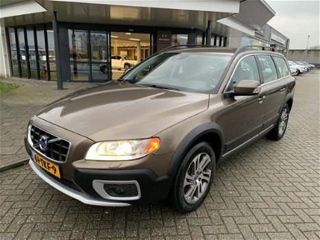 Volvo XC70 - 2.0 D3 FWD Limited Edition navigatie trekhaak clima lederen interieur - 1