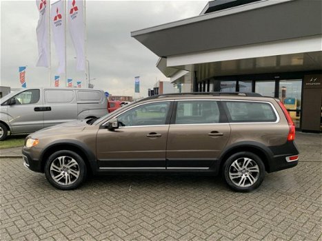 Volvo XC70 - 2.0 D3 FWD Limited Edition navigatie trekhaak clima lederen interieur - 1