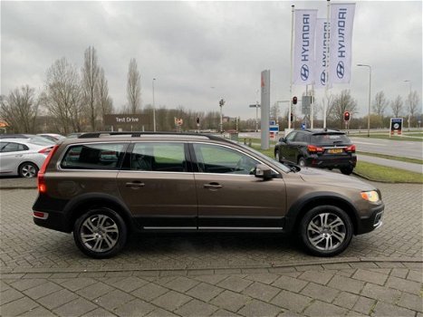 Volvo XC70 - 2.0 D3 FWD Limited Edition navigatie trekhaak clima lederen interieur - 1