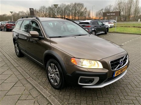 Volvo XC70 - 2.0 D3 FWD Limited Edition navigatie trekhaak clima lederen interieur - 1