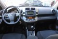 Toyota RAV4 - 2.0 VVTi Dynamic Automaat 4WD | Parkeersensors achter | CD wisselaar | Bluetooth - 1 - Thumbnail