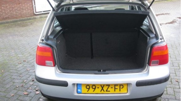 Volkswagen Golf - 1.6 schakelbak - 1