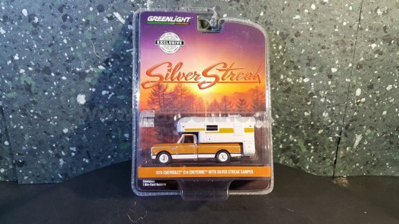 1970 Chevrolet C10 Cheyenne met Streak Camper 1:64 Greenlight - 1