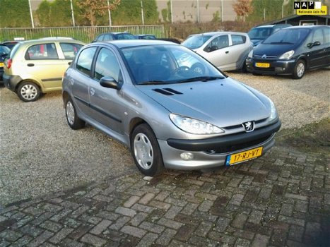 Peugeot 206 - 1.6-16V Gentry 1.6 16v automaat /5 drs. airco ecc zeer lux, s - 1