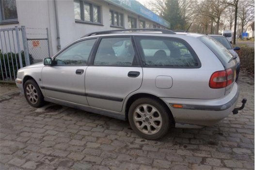 Volvo V40 - 1.8 Europa geen roest , airco 219 dkm apk 16-3-2020 - 1