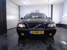 Volvo S60 - 2.4 AUTOMAAT in ZEER NETTE STAAT incl. NWE APK /GARANTIE