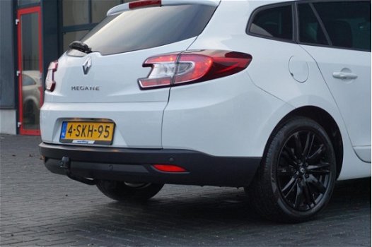 Renault Mégane Estate - 1.5 dCi Bose PARELMOER XENON NAVI LEER PANO DAK 17 INCH LM PDC A-UIT CAMERA - 1