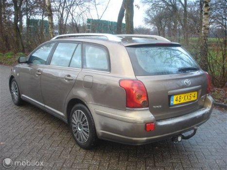 Toyota Avensis Wagon - 2.0 D-4D Linea Terra - 1