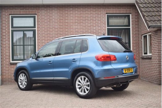 Volkswagen Tiguan - 1.4 TSI 160pk DSG Sport&Style Xenon Ecc Pdc Pano Trekhaak Navigatie - 1