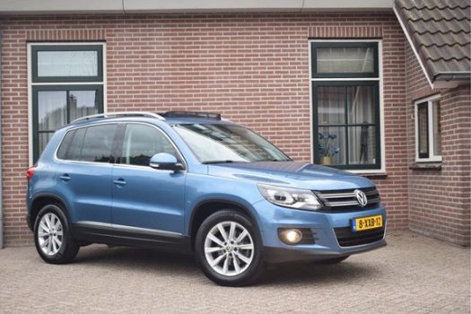 Volkswagen Tiguan - 1.4 TSI 160pk DSG Sport&Style Xenon Ecc Pdc Pano Trekhaak Navigatie - 1