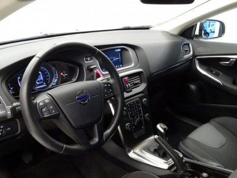 Volvo V40 - 2.0 T2 Summum Navigatie Xenon PDC 17