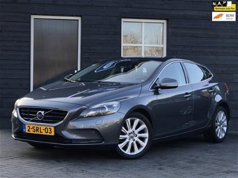 Volvo V40 - 1.6 D2 SUMMUM, XENON, LEDER, PANORAMADAK, VELE OPTIE'S - 1