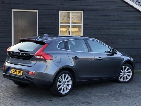 Volvo V40 - 1.6 D2 SUMMUM, XENON, LEDER, PANORAMADAK, VELE OPTIE'S - 1